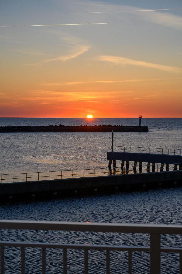 Sunset Boulevard 1 Apt 9 Bulwar Zachodzacego Slonca 1 W Marina Royale Darlowko Exterior photo